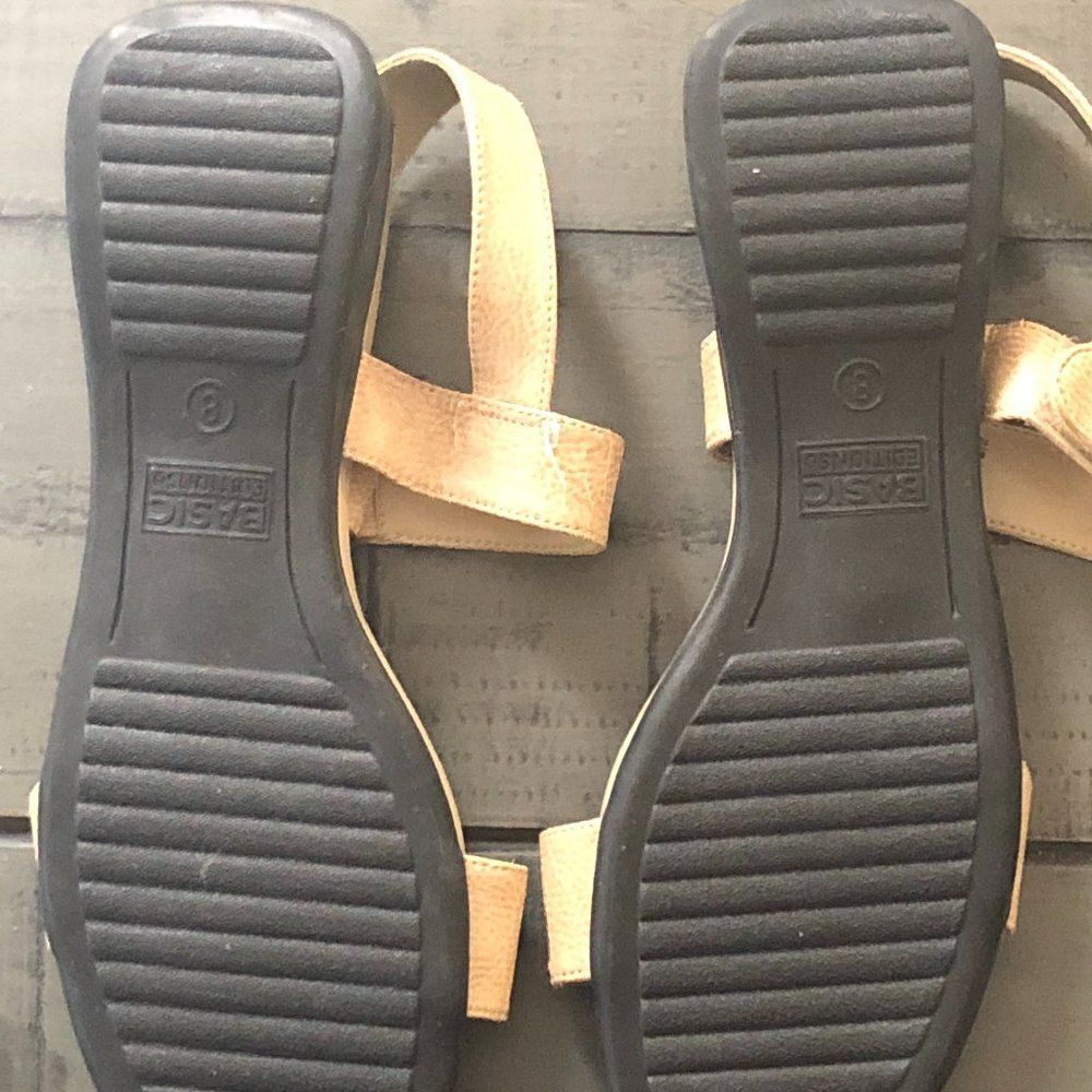 Basic Editions Sandals - Picture 3 of 3